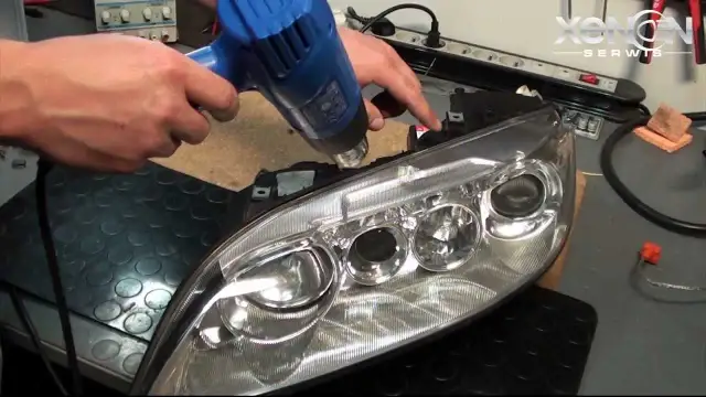 Rozklej lampę samochodową jak ekspert: Piekarnik czy płyn?