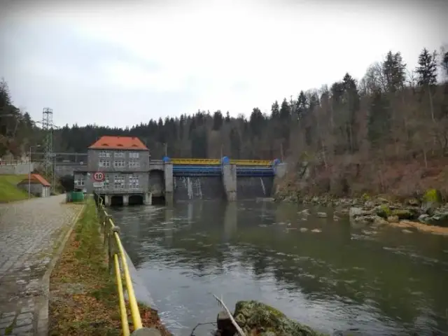 Jezioro Modre w Siedlęcinie: Odkryj piękno i atrakcje regionu