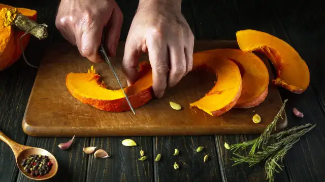 Hokkaido-Kürbis würzen: Die besten Gewürze & Kräuter für jedes Gericht