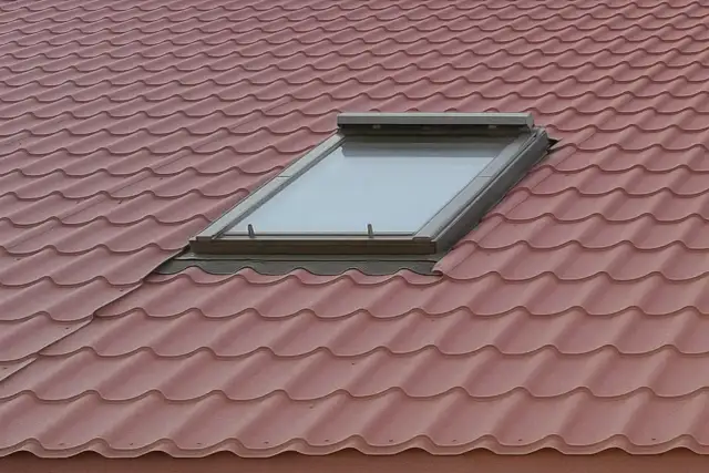 Jak wyjąć okno dachowe Fakro bez uszkodzeń - krok po kroku