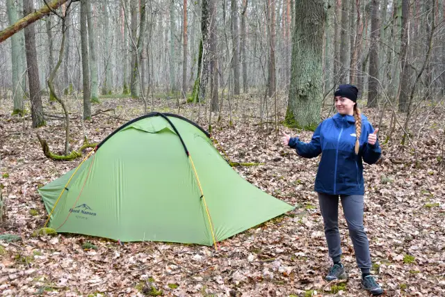 Biwak nad Bałtykiem: Legalność, koszty i TOP miejsca pod namiot