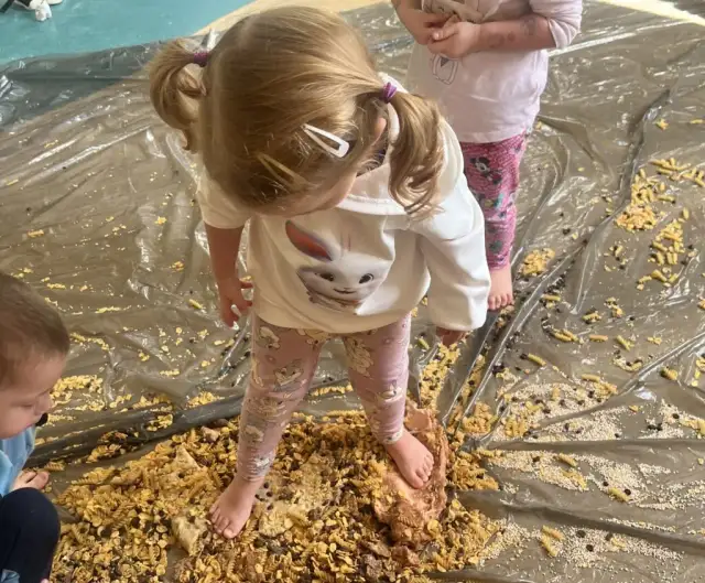 Ścieżka sensoryczna do chodzenia: Klucz do rozwoju i zabawy DIY