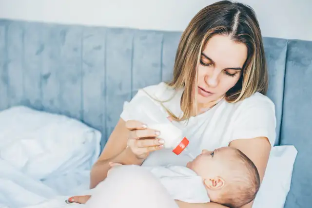 Kiedy dziecko nie chce jeść z butelki? Oto przyczyny i rozwiązania