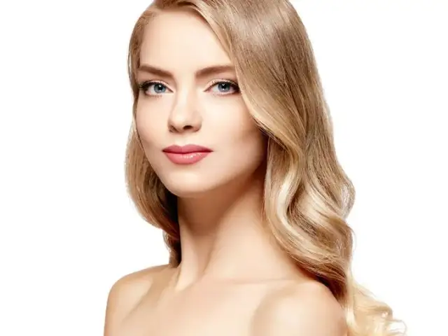 Jaki kolor szminki dla blondynek? Odkryj idealne odcienie dla siebie