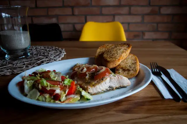 Rewal gdzie zjeść – odkryj najlepsze miejsca na pyszne jedzenie