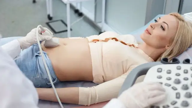 Pierwsza wizyta w ciąży: o co pytać ginekologa? Gotowy plan