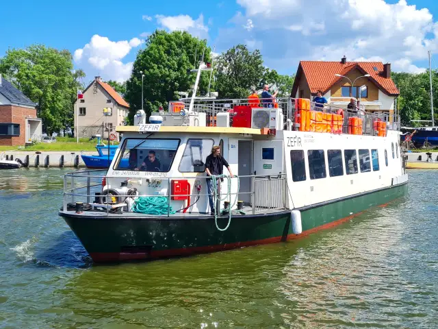 Krynica Morska: Jak dojechać bez stresu? Samochód, bus, statek.