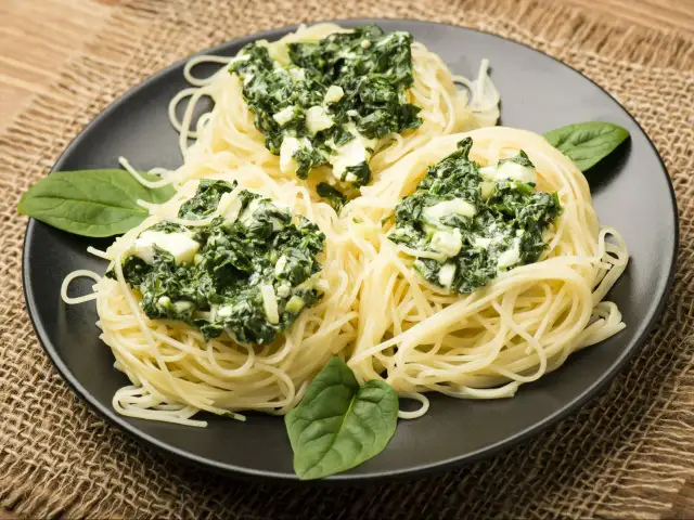 Spaghetti ze słoika: Ulepsz smak prostymi trikami w 15 min