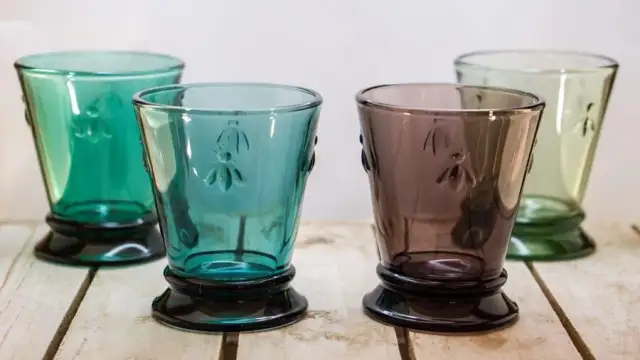 Jak wybrać szklaneczki do napojów? Rodzaje, trendy i porady eksperta