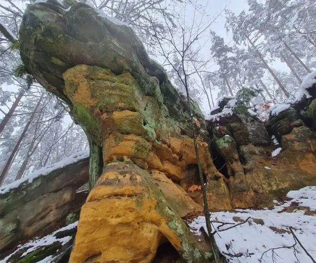 Gdzie pojechać w góry świętokrzyskie? Odkryj niezapomniane szlaki i atrakcje