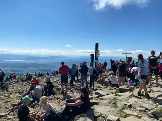 Gdzie leży Babia Góra? Odkryj jej niezwykłą lokalizację i atrakcje