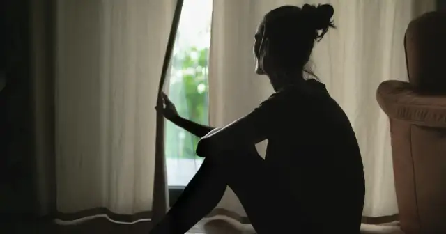 Na czym polega fobia społeczna? Objawy, przyczyny i leczenie