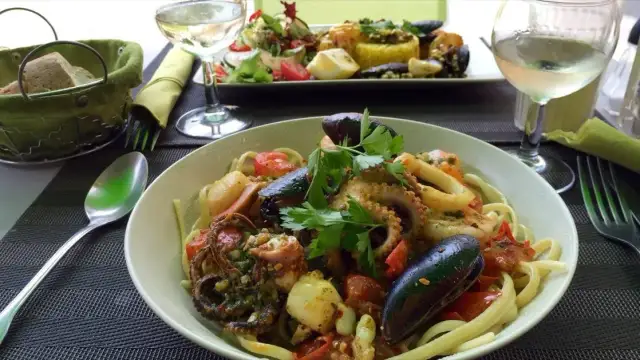 Ile kosztuje obiad w Paryżu? Ceny, które mogą Cię zaskoczyć