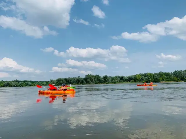Spływ kajakowy Bałtów: najlepsze trasy i wynajem kajaków na rzece