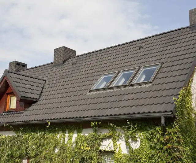 Ile kosztuje dach z dachówki cementowej? Poznaj ceny i koszty