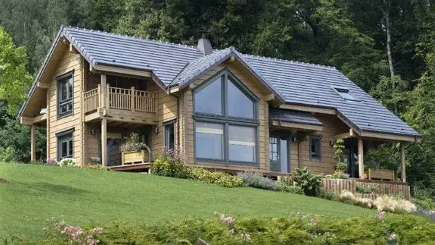 Jaki dach do drewnianego domu - unikaj kosztownych błędów w wyborze