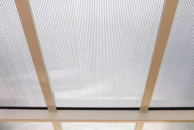 Poliwęglan komorowy – co to jest i dlaczego warto go znać?