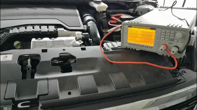 Jak szybko alternator ładuje akumulator? Odkryj kluczowe czynniki!