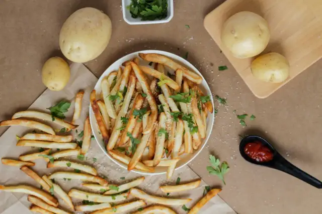 Ile kalorii mają frytki z frytkownicy beztłuszczowej? Zaskakujące fakty!