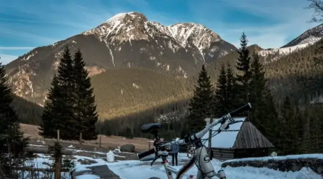 Gdzie bezpiecznie zostawić rower w Dolinie Chochołowskiej: punkty postojowe