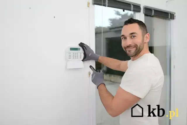 Ile kosztuje alarm w domu? Pełny przewodnik po kosztach montażu.