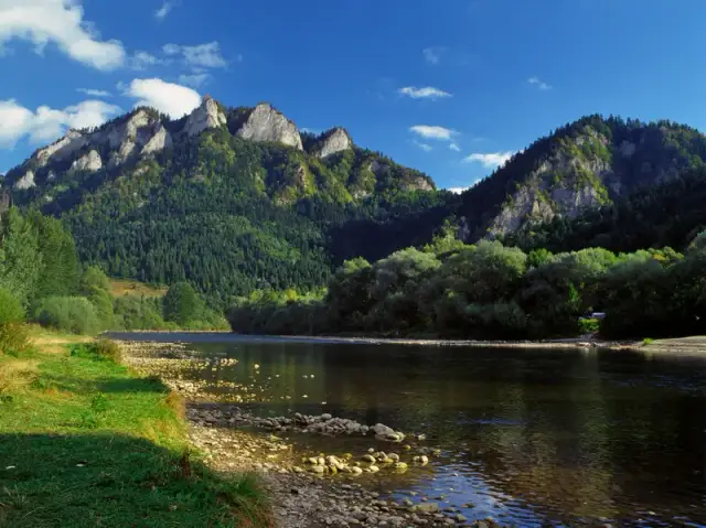 Pieniny: Co warto zobaczyć? Zaplanuj idealną wycieczkę!