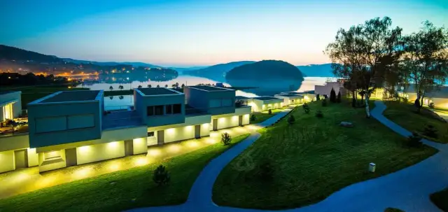 Hotele nad jeziorem pomorskie: Jak wybrać idealny na Twój urlop?