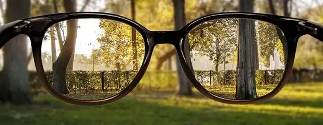 Kiedy okulary są konieczne przy krótkowzroczności? Od ilu dioptrii?