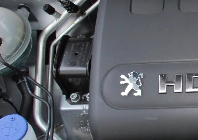 Objawy poduszek silnika - jak rozpoznać uszkodzenie i uniknąć kosztów