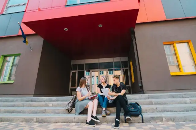 Placówka oświatowa: co to jest? Rodzaje, definicja, prawo