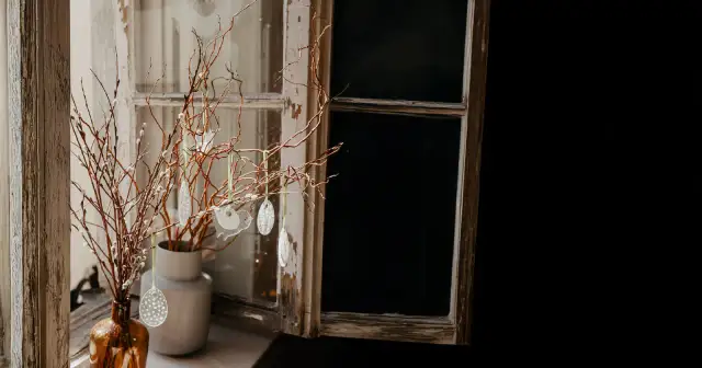 Jak udekorować okno na Wielkanoc: 10 pomysłów i wskazówek