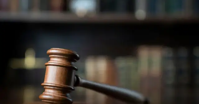 Czy wniosek o sprostowanie wyroku doręcza się drugiej stronie?