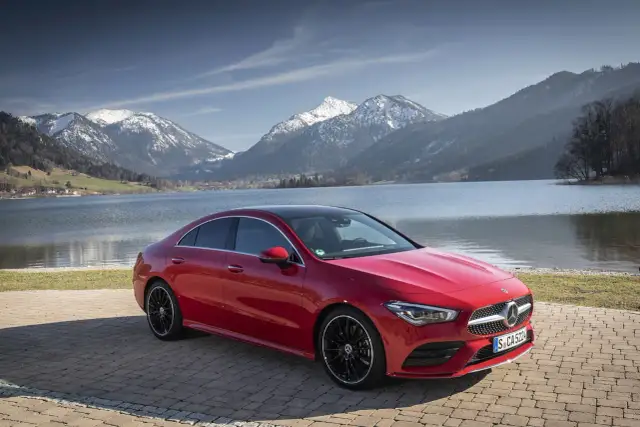 Mercedes-Benz CLA Coupe - wyjątkowe cechy, specyfikacje i porównania