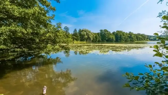 Najlepsze atrakcje nad jeziorem Czos, które musisz poznać