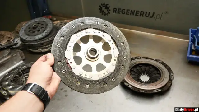 Sprzęgło w automacie: Jak rozpoznać zużycie i ile kosztuje naprawa?