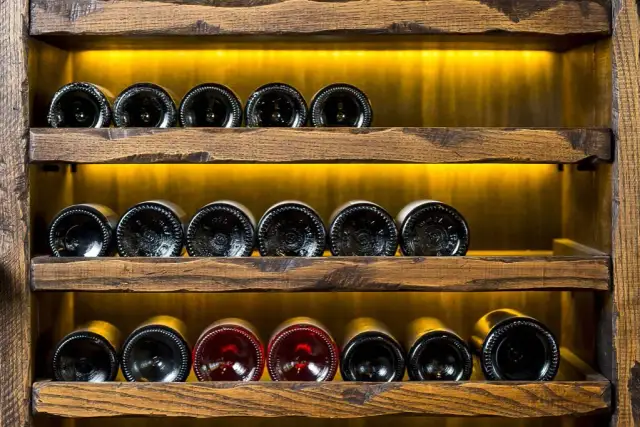 W jakiej temperaturze przechowywać wino, aby uniknąć jego zepsucia?