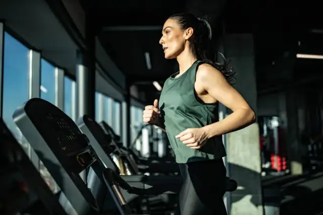 Orbitrek czy bieżnia na brzuch - który sprzęt lepiej spali tłuszcz?