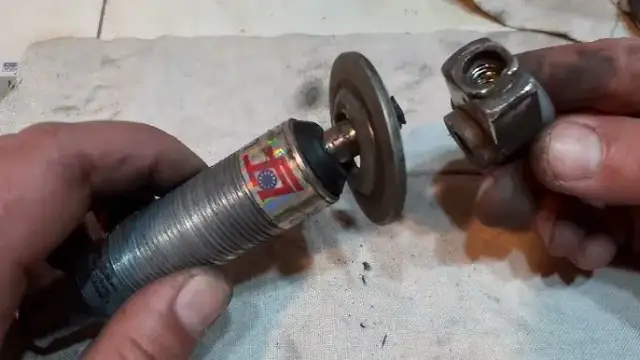 Jak rozebrać amortyzator motocyklowy - uniknij kosztownych błędów