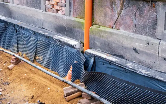 Stary dom, ciepły fundament: jak ocieplić i oszczędzić na rachunkach?