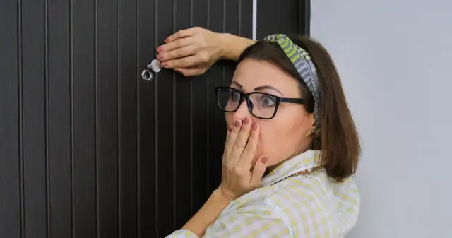 Czy właściciel mieszkania może zakazać przyjmowania gości? Sprawdź prawa najemcy