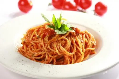 Pyszne spaghetti diavolo: prosty przepis na pikantne danie włoskie
