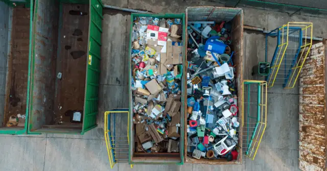 Gdzie wywieźć śmieci w Polsce: wszystkie legalne punkty odbioru odpadów