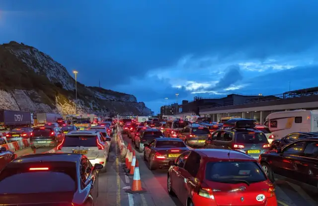 Najlepsza trasa z UK do Polski: uniknij kosztownych błędów podróżnych