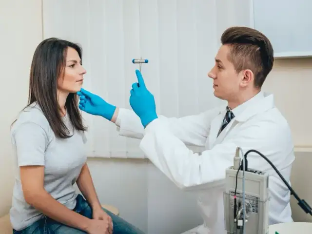 Od czego jest neurolog i jak może pomóc w problemach zdrowotnych?