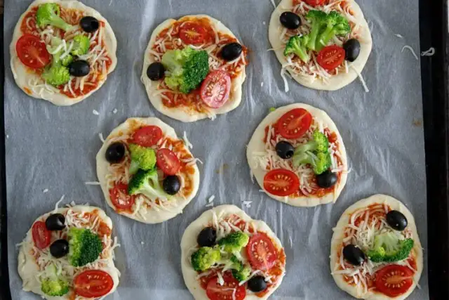 Warzywa na pizzę: Inspiracje, przepisy i jak uniknąć błędów