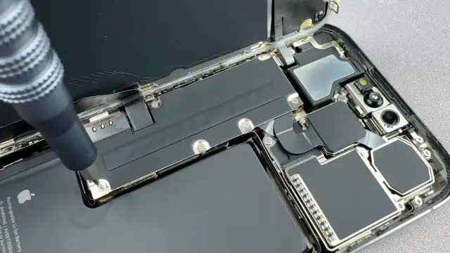 Wymiana baterii iPhone: Kiedy 80% to sygnał SOS? Objawy zużycia