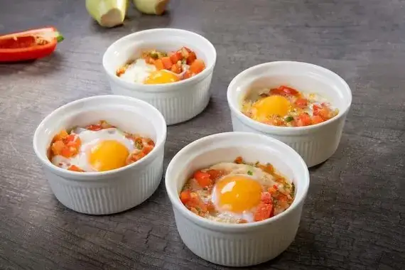 Pyszne śniadanie dla gości: szybkie i efektowne przepisy