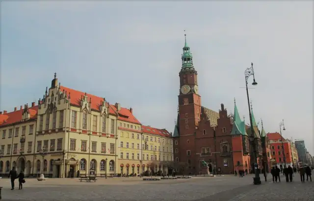 Co to jest ratusz w średniowieczu i jego kluczowe znaczenie?