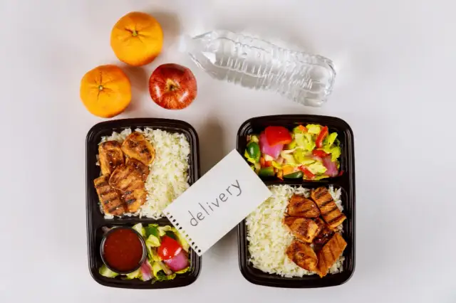 Jak wybrać catering dietetyczny? 7 kryteriów i 4 błędy