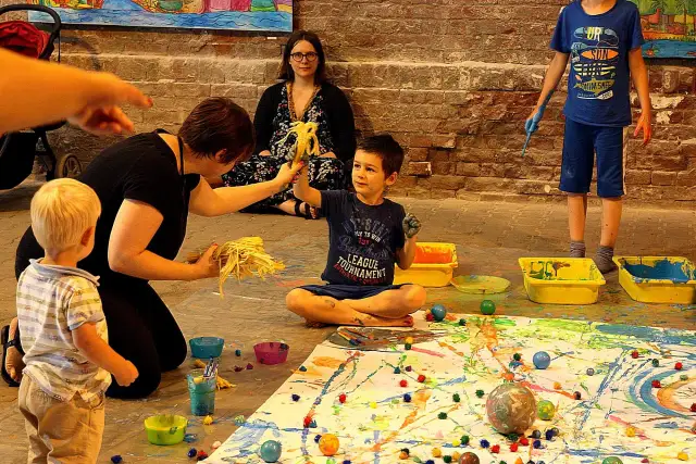 Zabawa dziecka w spektrum autyzmu: Zrozum, wspieraj, buduj więź